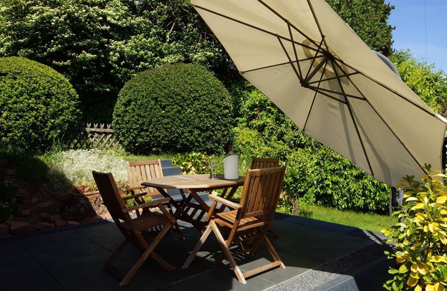 Tranquil oasis with great distant views in the middle of nature