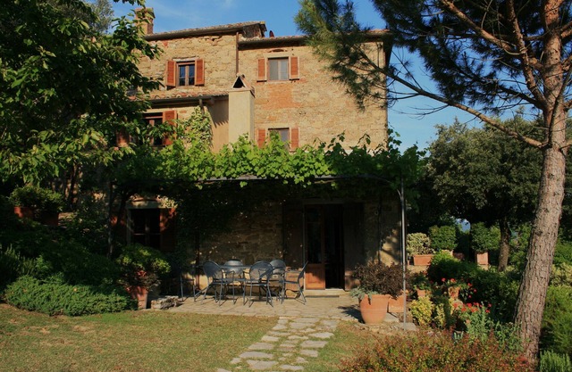 Tranquil old stone farmhouse: private (sole use) pool in lovely garden in hills