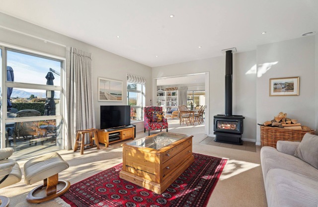 Tranquil on Ribbonwood - Wanaka Holiday Home