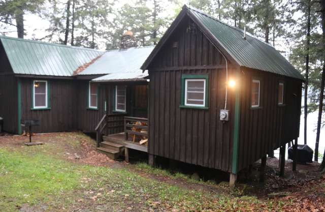 Tranquil, Peaceful, Secluded Piece Of Paradise on a Crystal Clear Lake