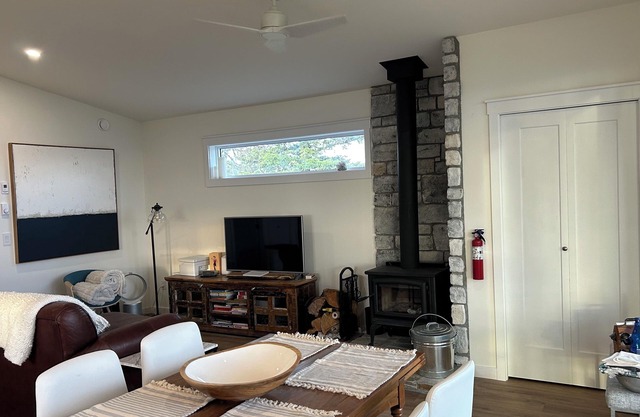 Tranquil private getaway at this cabin on 3 acres on Anarchist mtn.