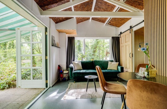 Tranquil Retreat: Cozy Cabin in the Veluwe Forest