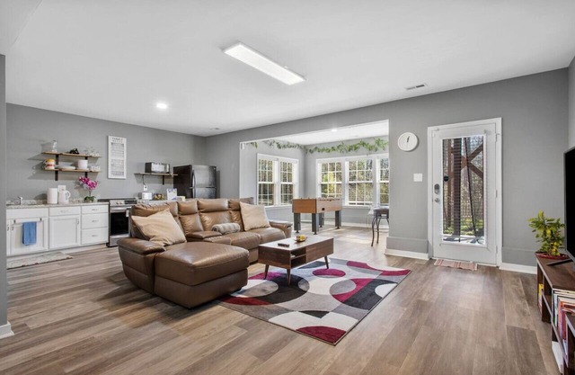 Tranquil Retreat: Woodland Views & Peaceful Vibes!