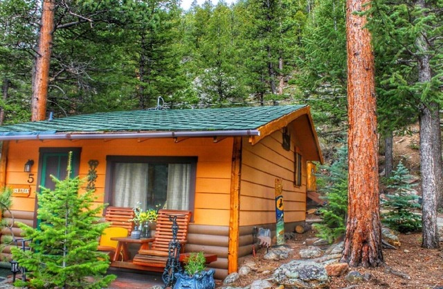 Tranquil Solitude Cabin - Spectacular Views, Cozy Comfort