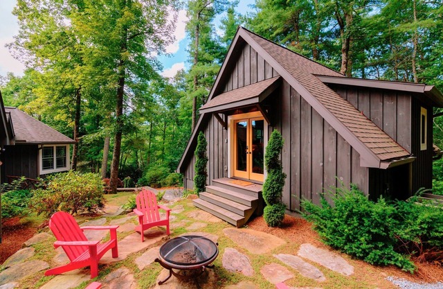 Tranquil Studio With Firepit, Canoe, Wooded Lot, Dogs OK, 4 Min To Town