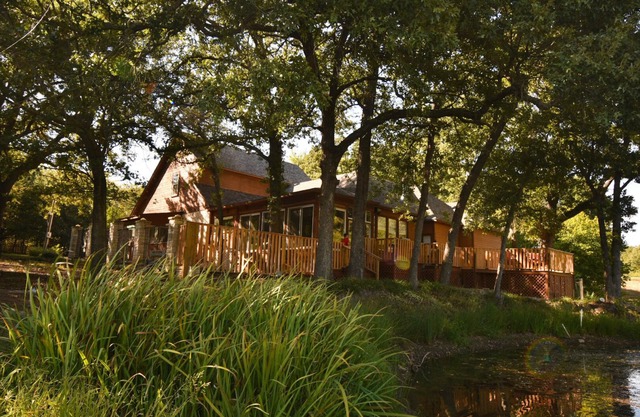 Tranquil Texoma Lake House w/private lake on .5 acres & steps from Lake Texoma
