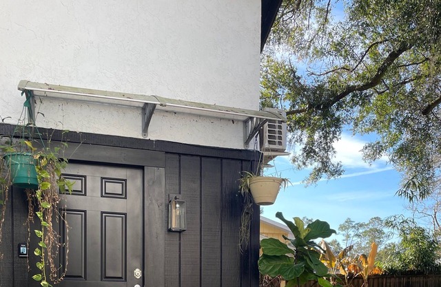 Tranquil Tiny Retreat: Escape to Rural Suburbia's Hidden Gem!