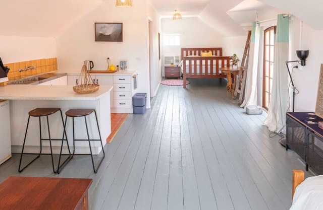 Tranquil Treehouse, Loft Space @ Art House