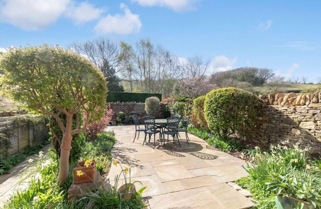Tranquil Two Bedroom Home on Leckhampton Hill