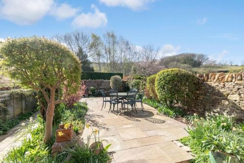 Tranquil Two Bedroom Home on Leckhampton Hill