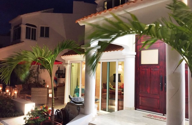 Tranquility Boutique Villa! Clean! Family Fun! New pool! Steps to beach!