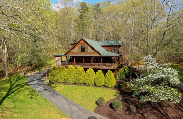 Tranquility- Pet Friendly | Mountain View | Hot Tub | Pool Table | Shuffleboard | Ping Pong