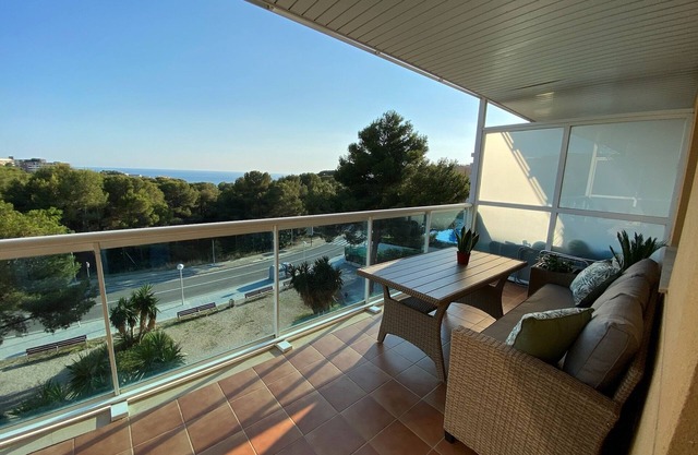Tranquilo Apartamento con Vistas al mar y Piscina en Cap Salou