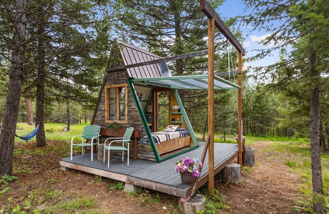 Transforming, Pet-friendly A-frame Cabin + Hot Tub near Missoula, Montana