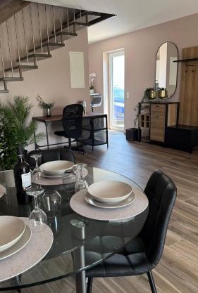 Traum-Ferienwohnung über 2 Etagen mit Sonnenterasse und Seenähe