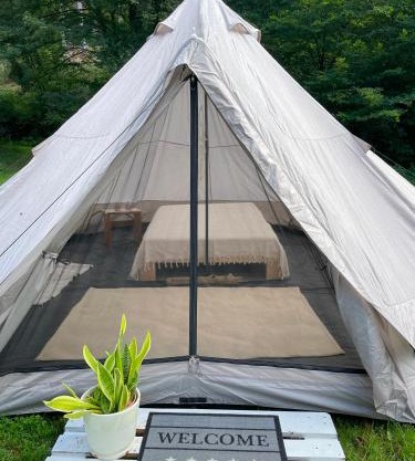Traumhaftes Glamping-Zelt in unberührter Natur