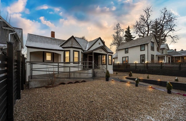 Travelers Dream Home! Hot tub, Fire pit, & BBQ