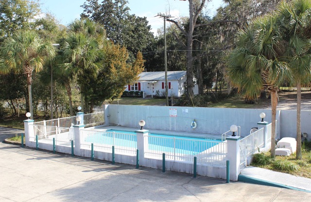 Travelers Inn