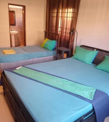 Travellers Ensuites, La Beach Hub