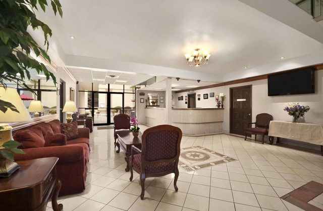 Travelodge by Wyndham New Orleans West Harvey Hotel