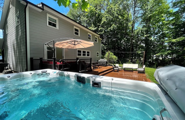 Travers Weekend! Casino, Track & SPAC with Swim Spa, Bar room & fire pit!
