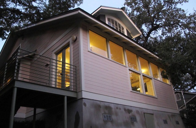 Travis Heights Apartment near SoCo, Downtown, Auditorium Shores, and Boardwalk
