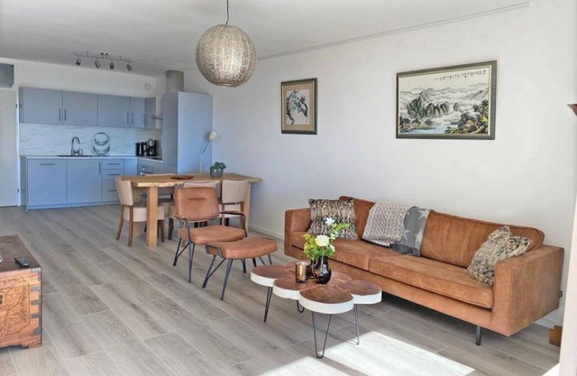 | Travl.is Expats | NL # Lelystad Lake Joy