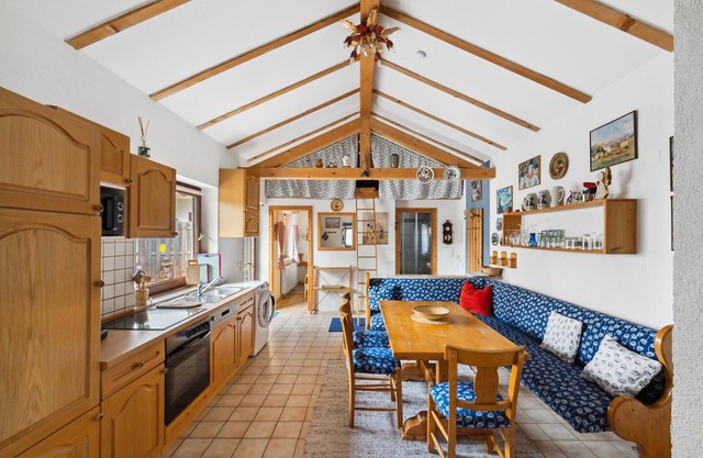 Treat yourself to some time out in the Allgäu and this cozy vacation apartment with sleeping loft.