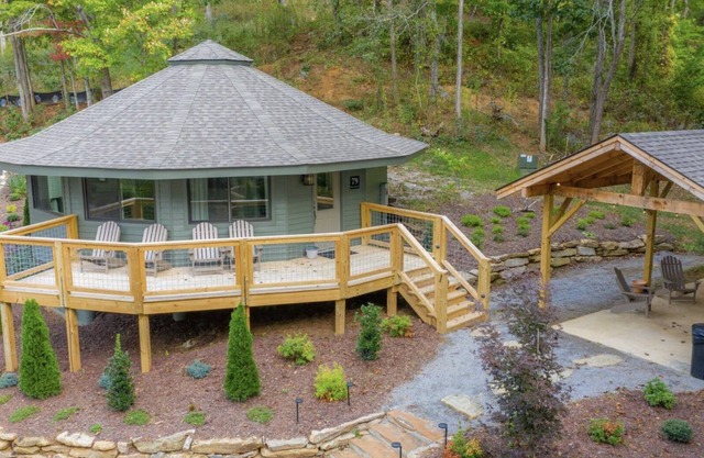 Tree House 3 at Springdale: Resort Home with Golf and Pool Access!