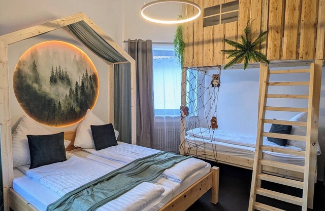 Tree house suite - family-friendly with play corner and unique bunk bed