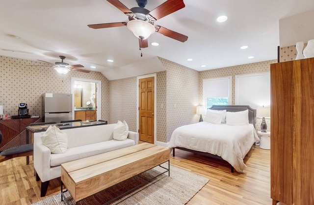 Tree House | Spacious Studio on 20 Acres | Patio & Mile-Long Trail