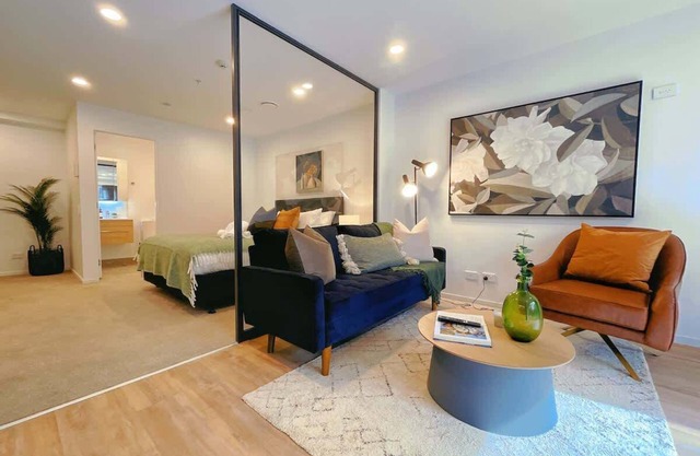 Tree-Lined Parkside Holiday Studio with Pool & Gym