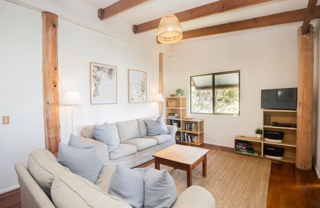 Tree & Sea - sleeps 11 - dual living