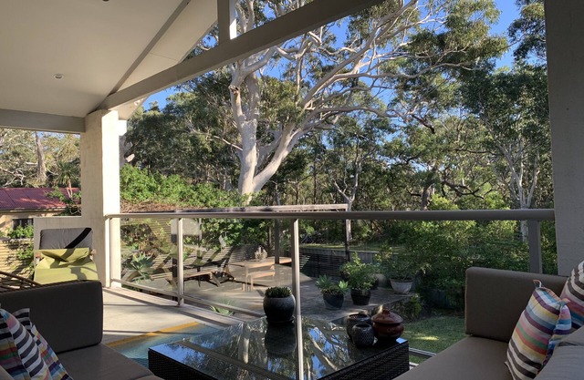 Tree & Sea - Stylish house, gorgeous bush views & short walk to beach