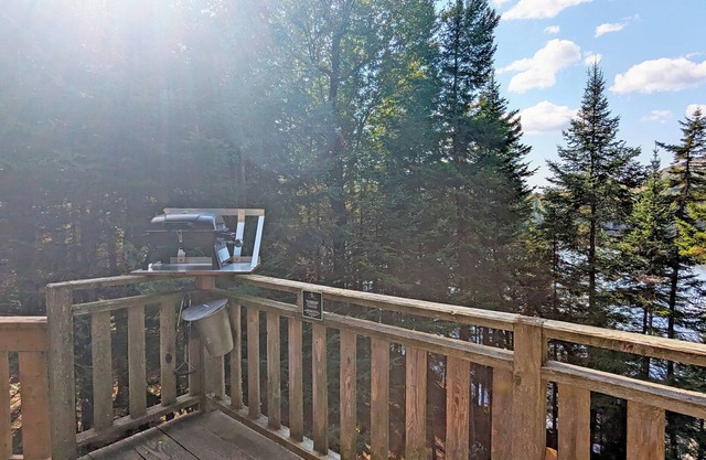 Treehouse #04 (Lakefront)