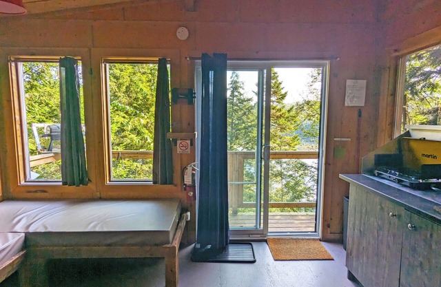 Treehouse #19 | The Cliff house