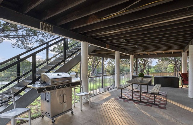 Treehouse Cottage | 2 Bed, 1 Bath