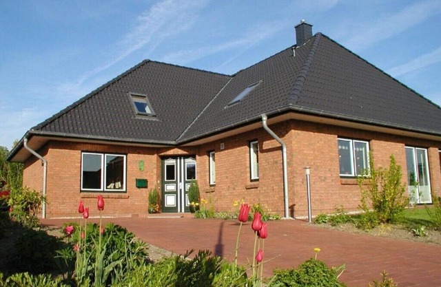 Treeneperle in picturesque Schwabstedt in a beautiful natural setting with many possibilities.