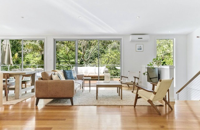 Treetop house in North Avoca - 3 mins to beach