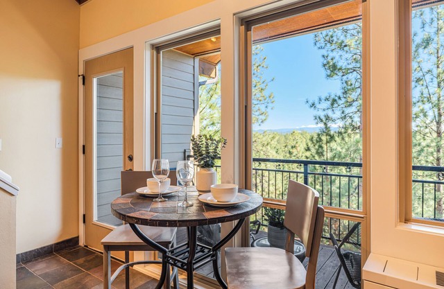Treetop Retreat w/Resort Amenities