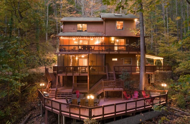 Treetop Towers, Hot Tub, Game Room, and Creek Views!