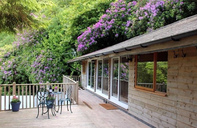 TREETOPS, pet friendly, with a garden in Woody Bay