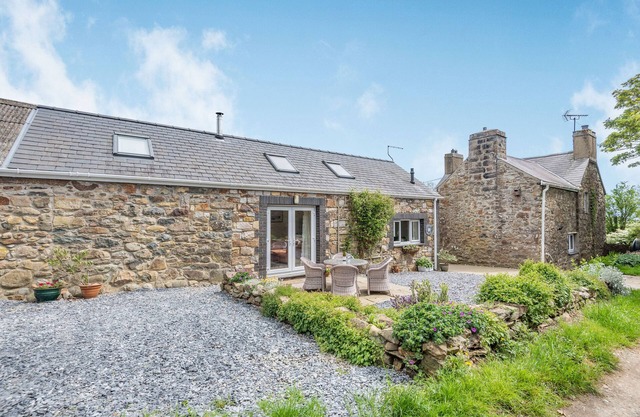TREFAES NEWYDD, family friendly, with open fire in Sarn Meyllteyrn