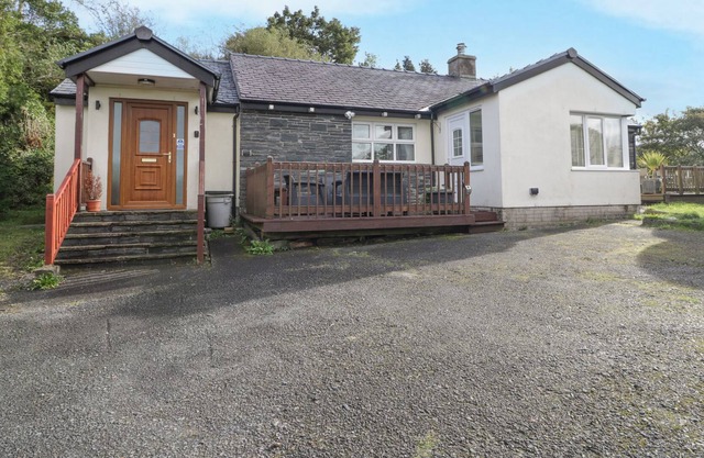TREM Y DYFFRYN, pet friendly, with hot tub in Llan Ffestiniog