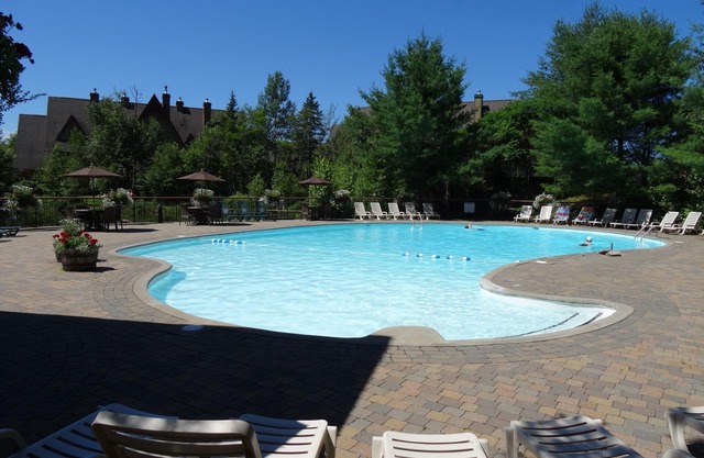 Tremblant Haven RENOVATED 2 bdr ski-in/ski-out on the resort