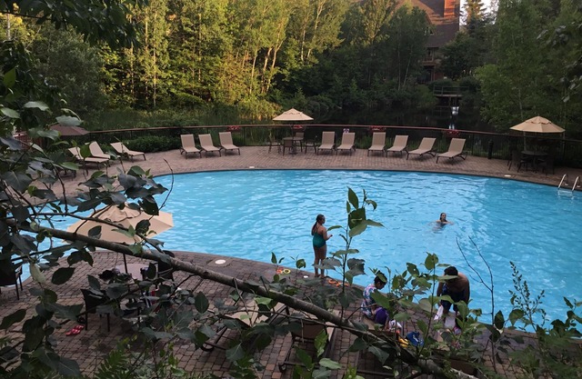 Tremblant, on resort, sunny 4 bedroom, sleeps 8, pool, pond, 2 decks, fire pit