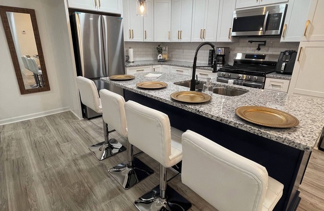 Tremendous 4-bedroom house in Atlanta close to everything, 20 min from Airport