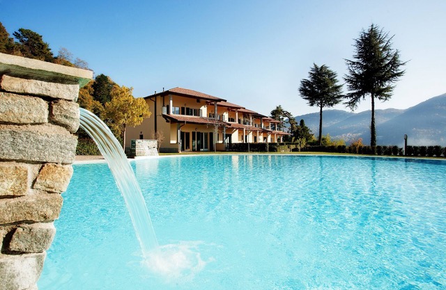 Tremezzo Residence apartment no 8 with pool and spa by Italian Apartments