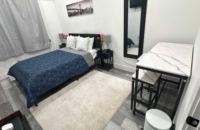 Trendy 1-Bedroom Getaway – Perfect for Couples, Sleeps 5