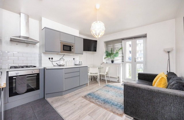 Trendy 3-bed London apt w/balcony and walking distance to Old St & Shoreditch